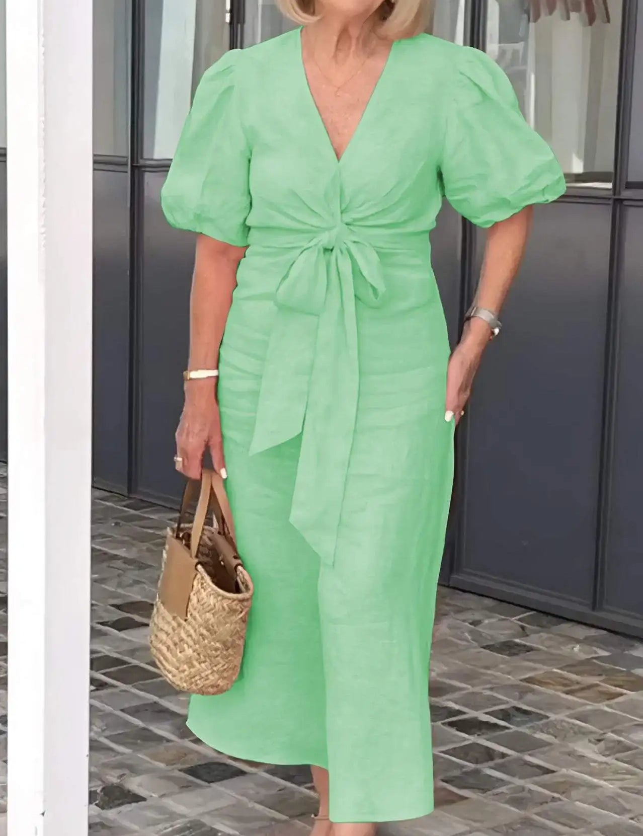 LYNORA | ELEGANTES MIDI-KLEID MIT V-AUSSCHNITT