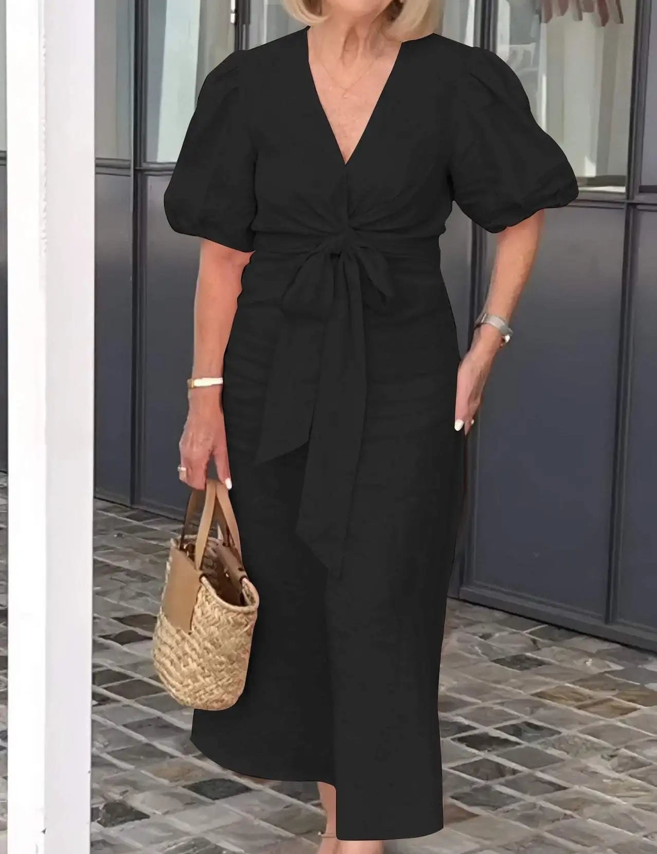 LYNORA | ELEGANTES MIDI-KLEID MIT V-AUSSCHNITT